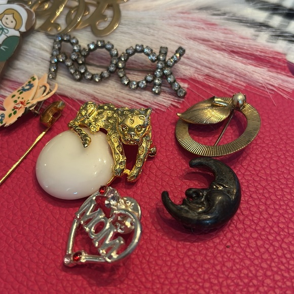 11 Pin Collection - Picture 3 of 3